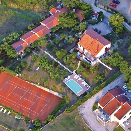 Nice In Porec-mugeba With Wifi 아파트
