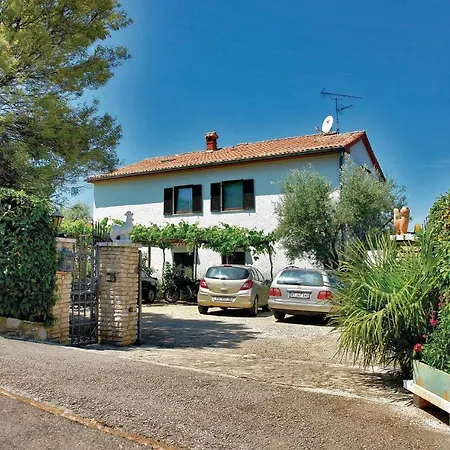 아파트 Nice In Porec-mugeba With Wifi Mugeba