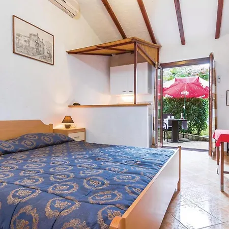 Apartmán Nice In Porec-mugeba With Wifi