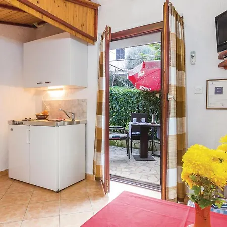 Nice In Porec-mugeba With Wifi Apartmán *